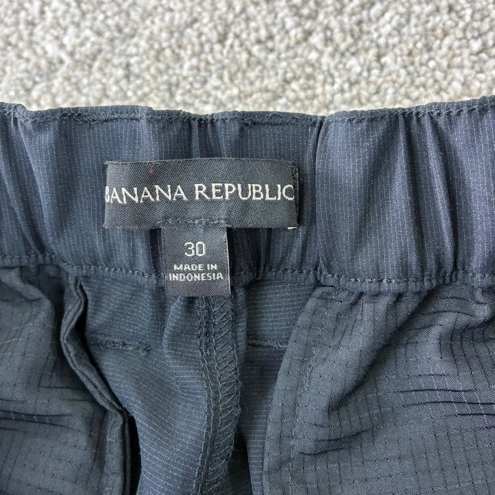 NWT Banana Republic‎ Mens 30 Comfort Flat Front Shorts Stretch Wicking Uniform